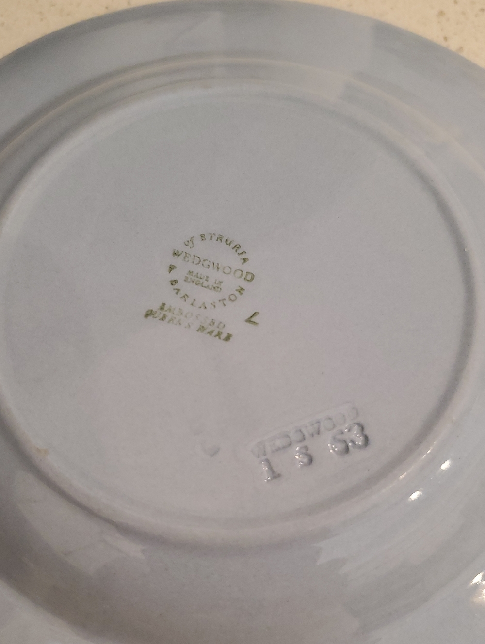 Wedgwood Embossed Cream on Lavender Shell Edge 3 Slot Small Ashtray - Picture 3 of 7